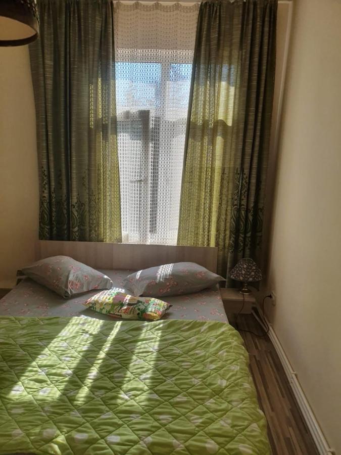 Relax Haus Hotel Hunedoara Buitenkant foto